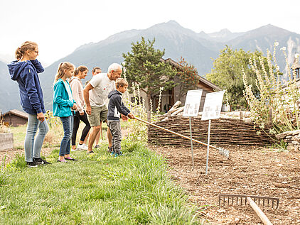 Besuch von Schulkindern, Bild: Sortengarten Erschmatt