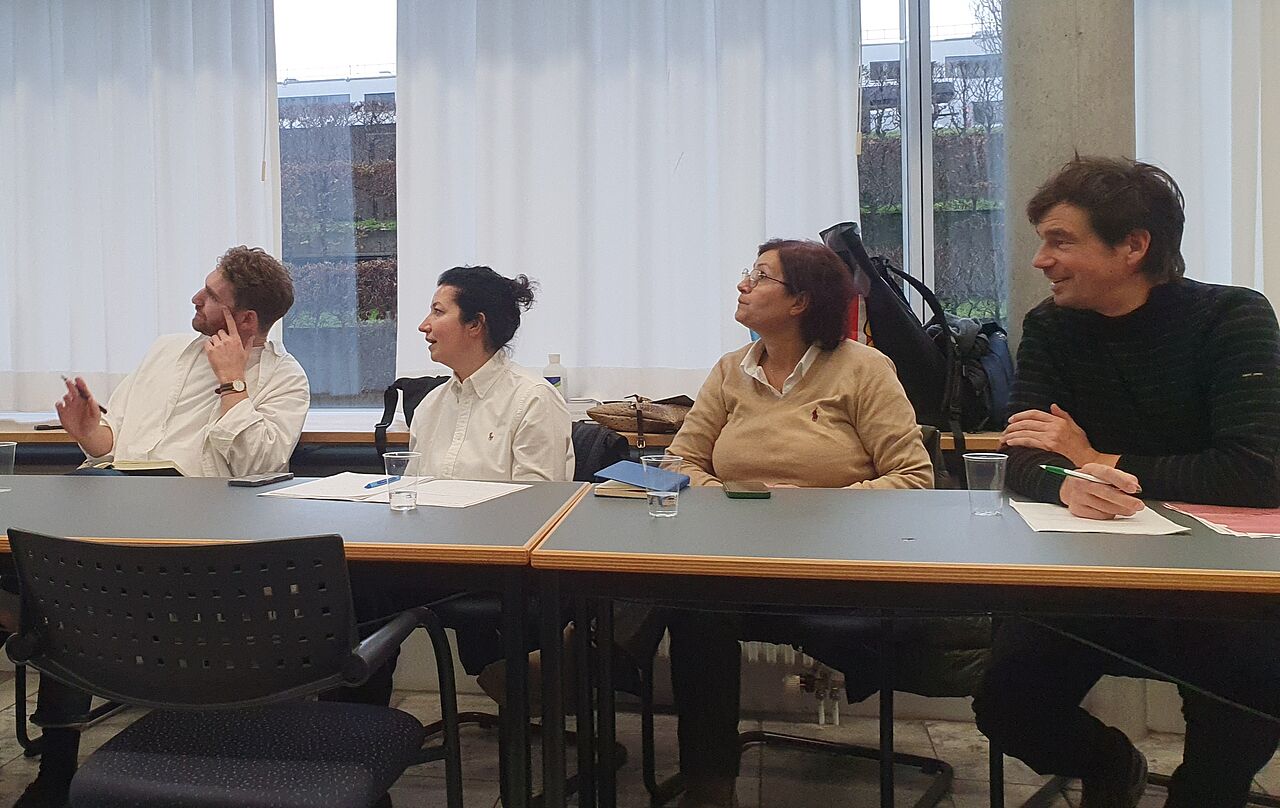 Christoph Köhler (links), Organisator der Tour, hier mit einem Teil der albanischen Delegation, beim Treffen mit dem BLW und der SKEK am 2. Dezember 2024 in Bern. Bild: CPC-SKEK