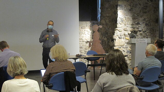 Markus Hardegger erklärt Details zur Finanzhilfe für die Phase 7 des NAP-PGREL. Quelle: SKEK